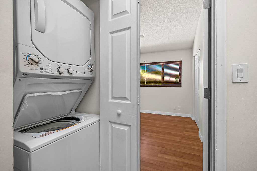 2700 S Oakland Forest Drive - Photo 18