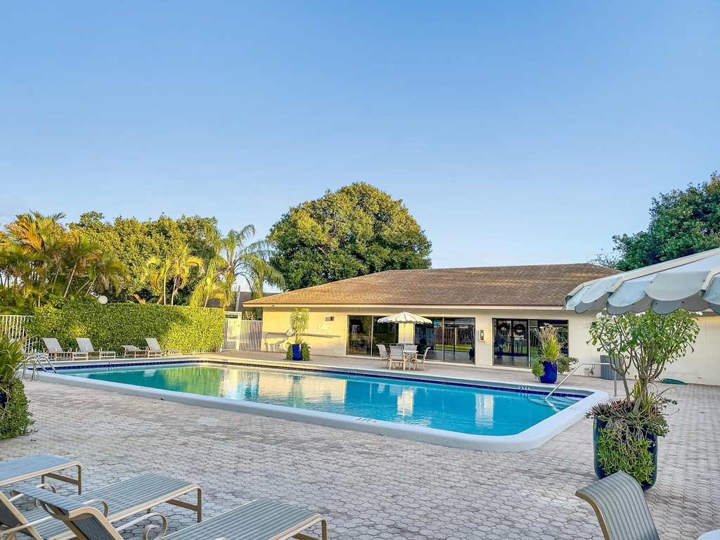 2700 S Oakland Forest Drive - Photo 37