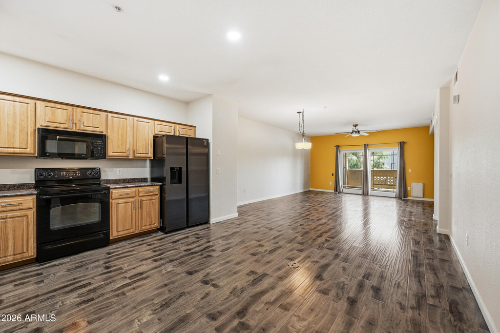 920 E Devonshire Avenue - Photo 1