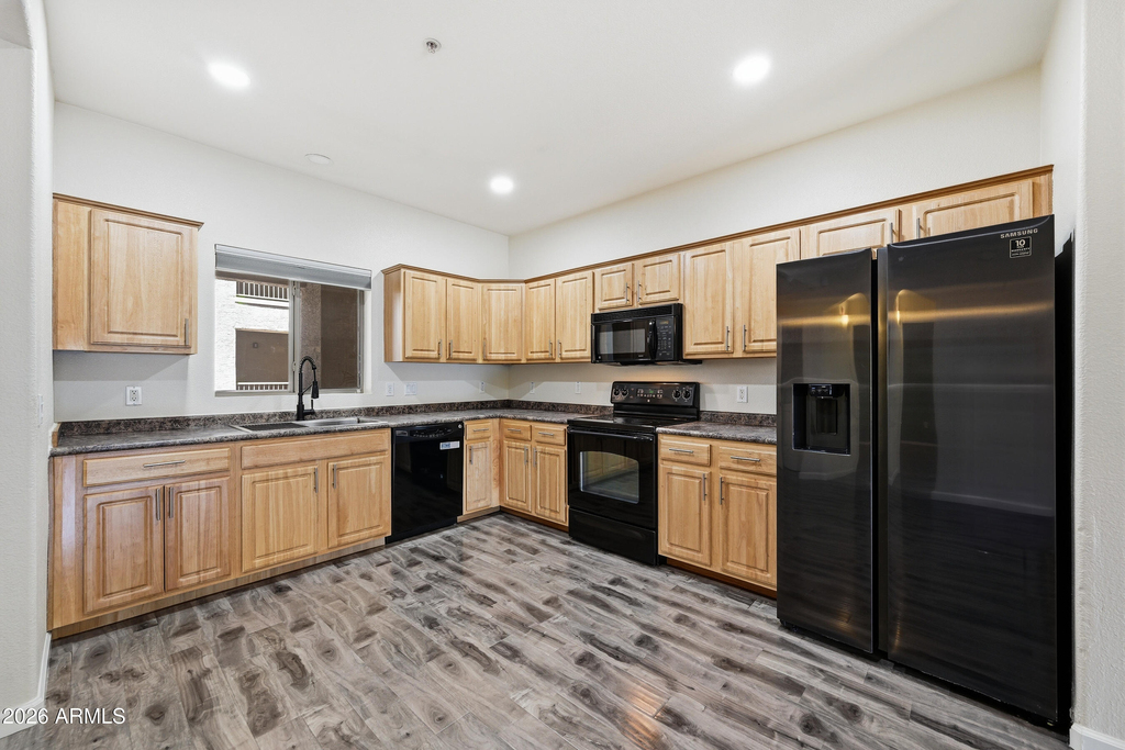 920 E Devonshire Avenue - Photo 5