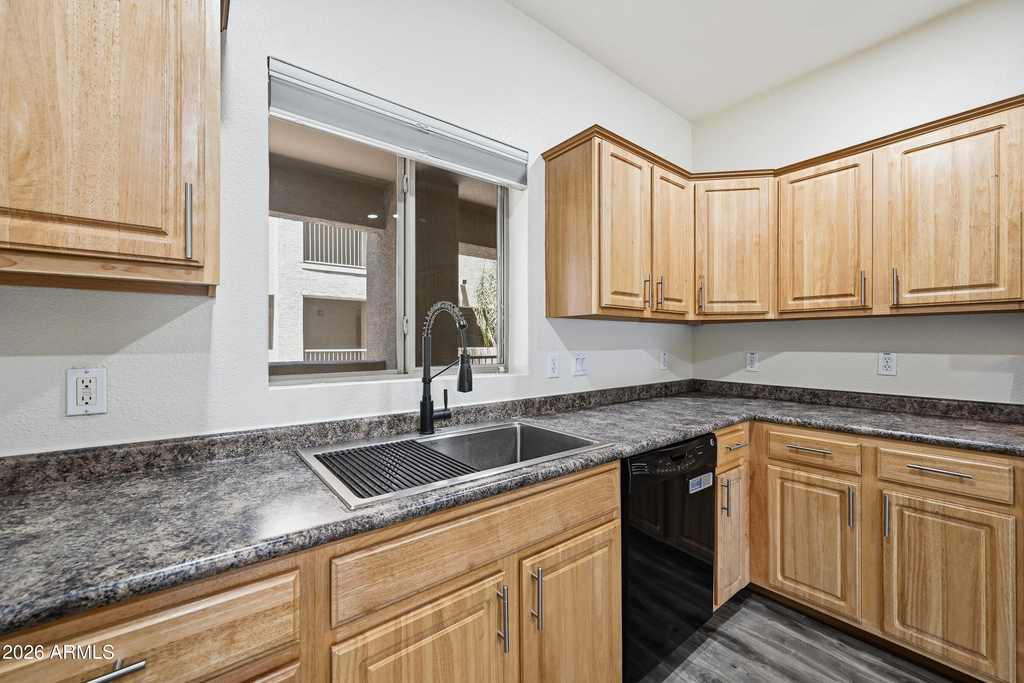 920 E Devonshire Avenue - Photo 6