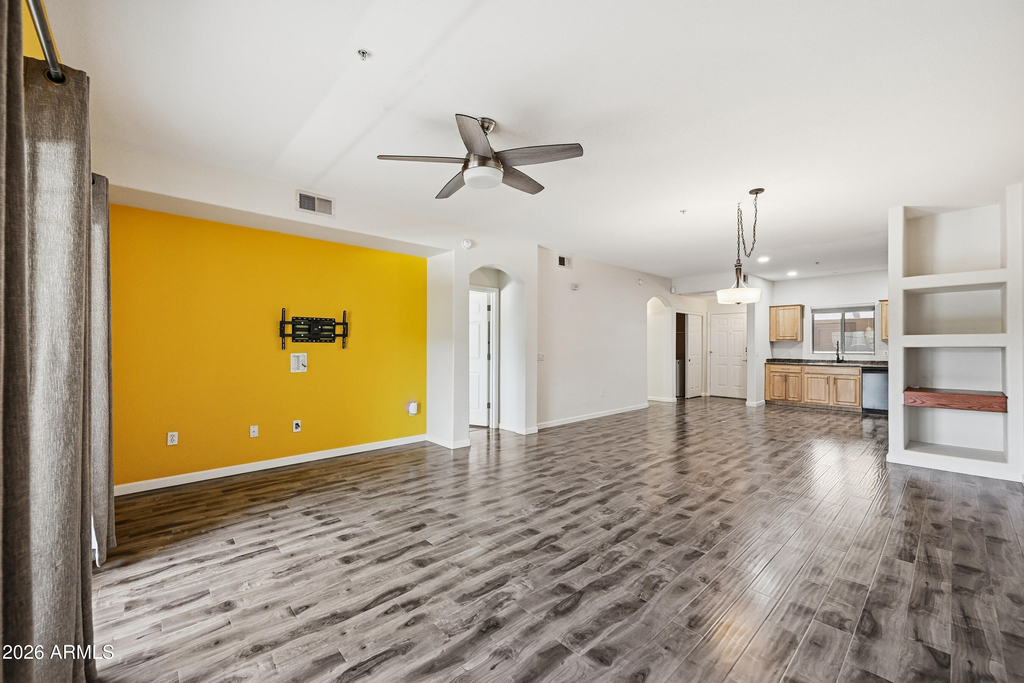 920 E Devonshire Avenue - Photo 2