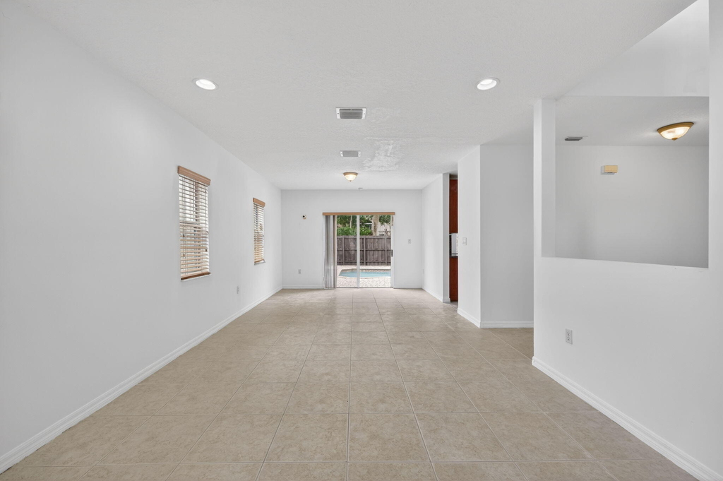 1975 Ne 36th Avenue - Photo 10