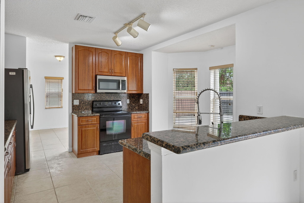 1975 Ne 36th Avenue - Photo 16