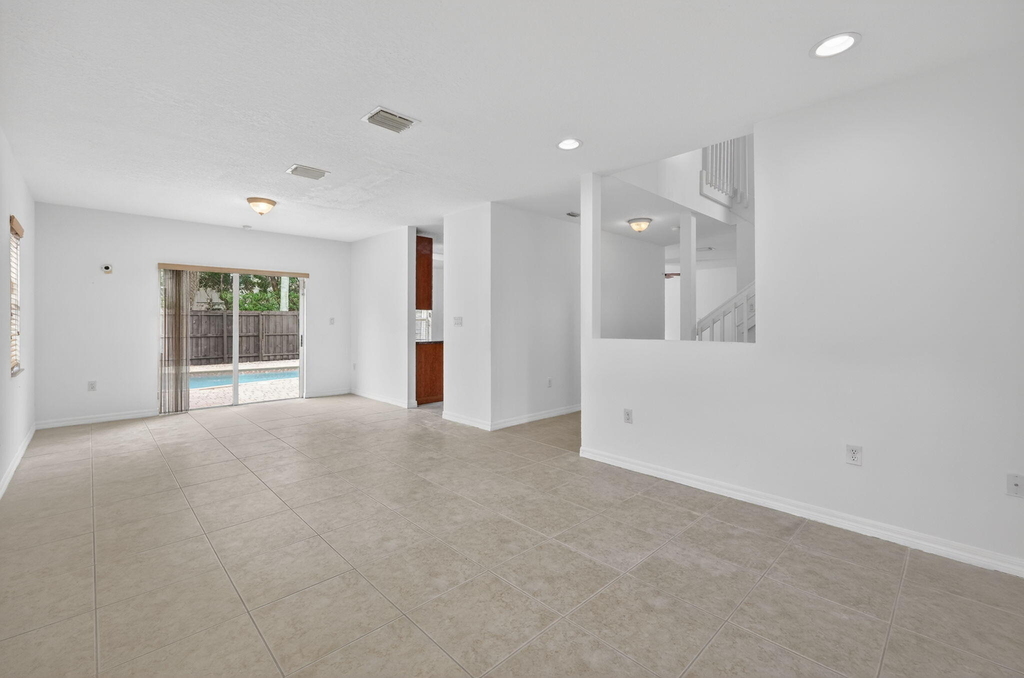 1975 Ne 36th Avenue - Photo 11