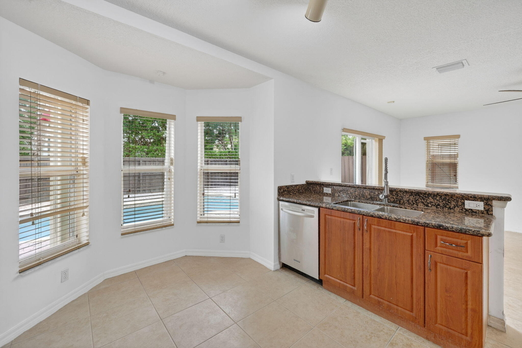 1975 Ne 36th Avenue - Photo 20