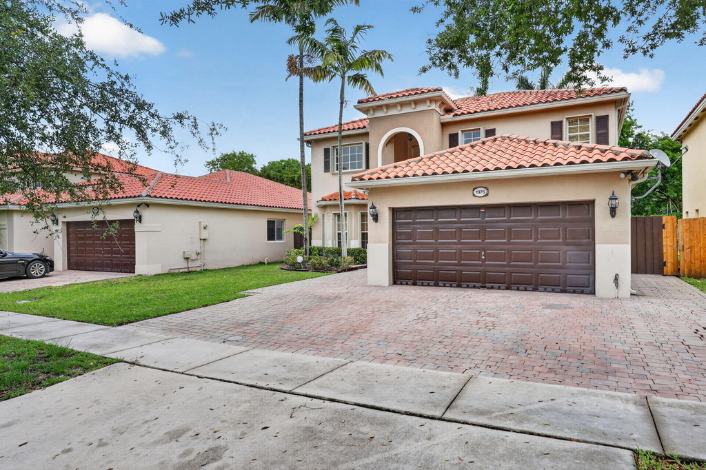 1975 Ne 36th Avenue - Photo 2