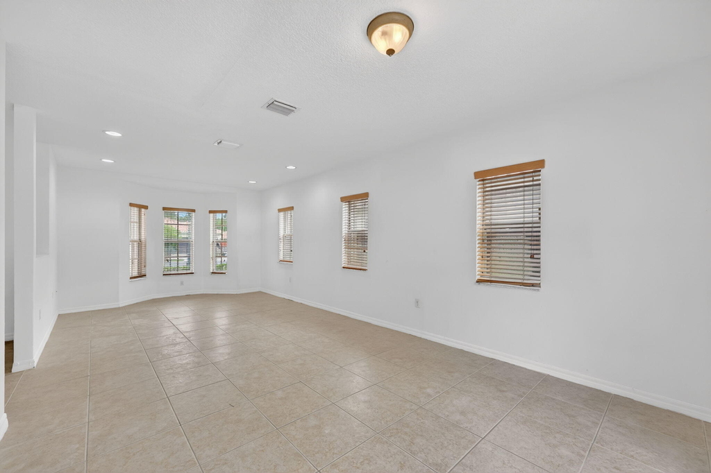 1975 Ne 36th Avenue - Photo 8