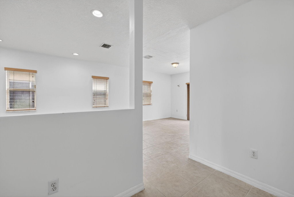 1975 Ne 36th Avenue - Photo 7