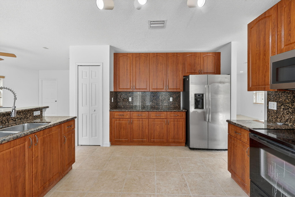 1975 Ne 36th Avenue - Photo 17