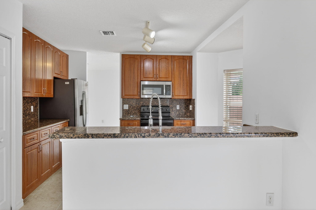 1975 Ne 36th Avenue - Photo 18