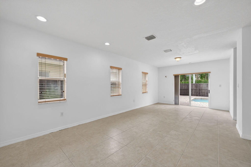 1975 Ne 36th Avenue - Photo 9