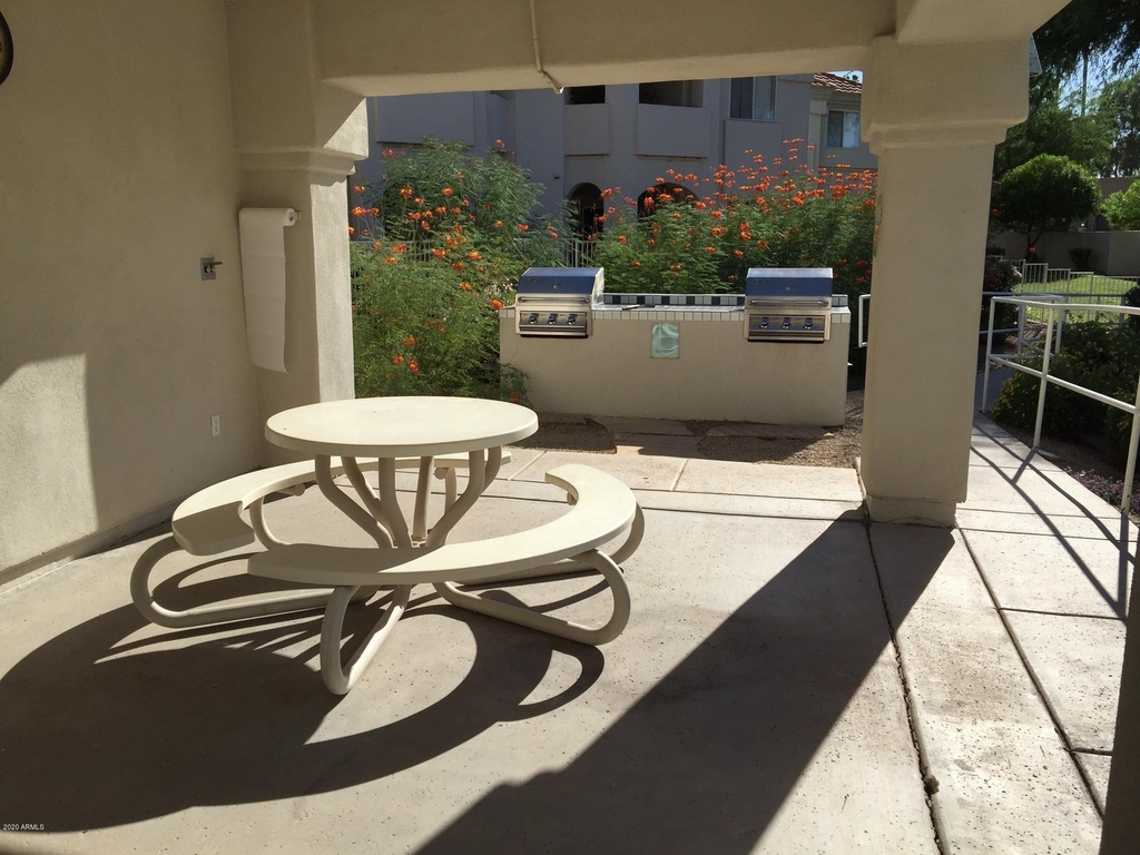 10401 N 52nd Street - Photo 11