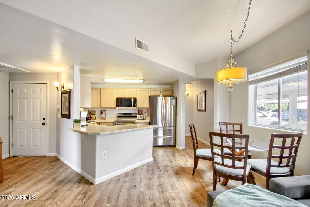 10401 N 52nd Street - Photo 2
