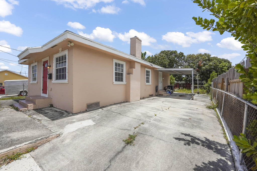 816 20th Street - Photo 2