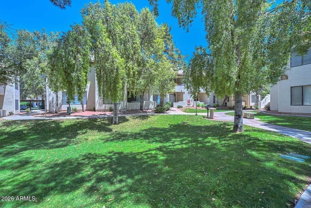 750 E Northern Avenue - Photo 29