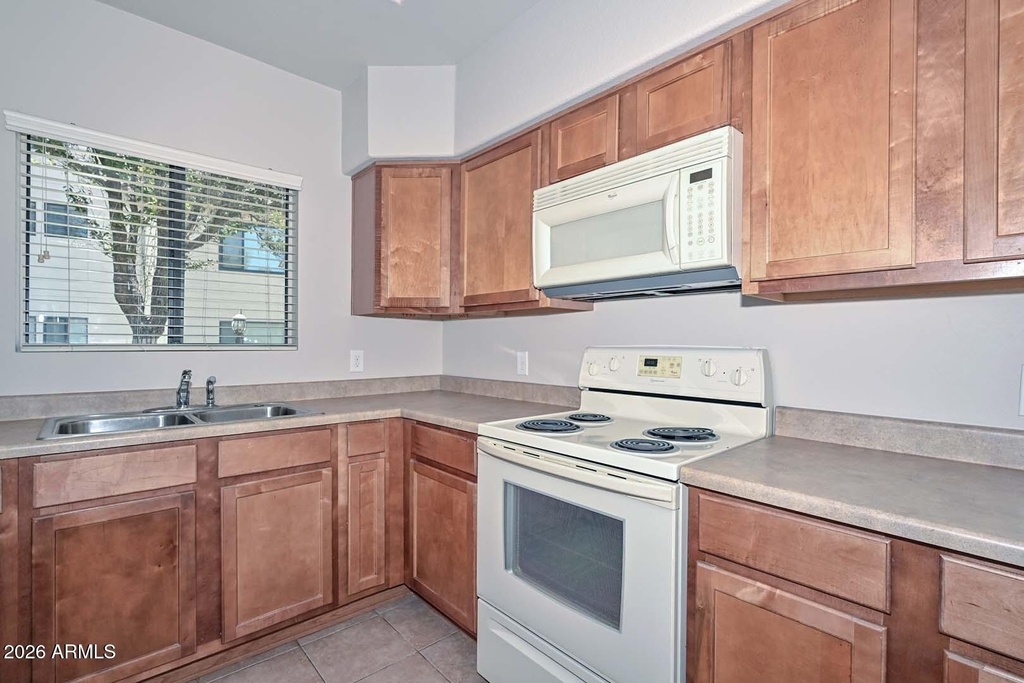 750 E Northern Avenue - Photo 3