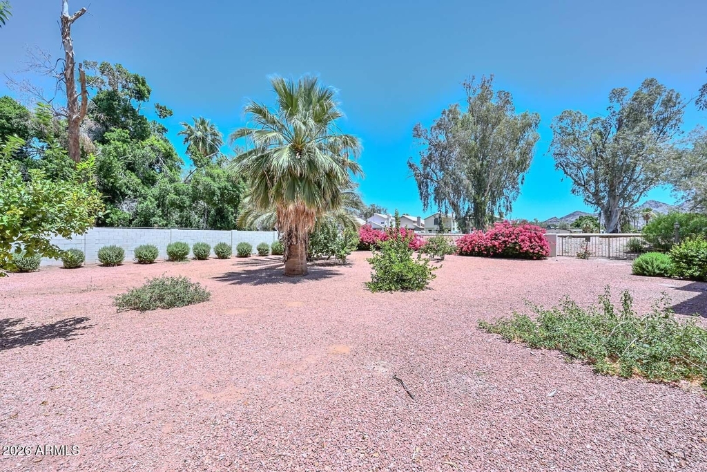 750 E Northern Avenue - Photo 36