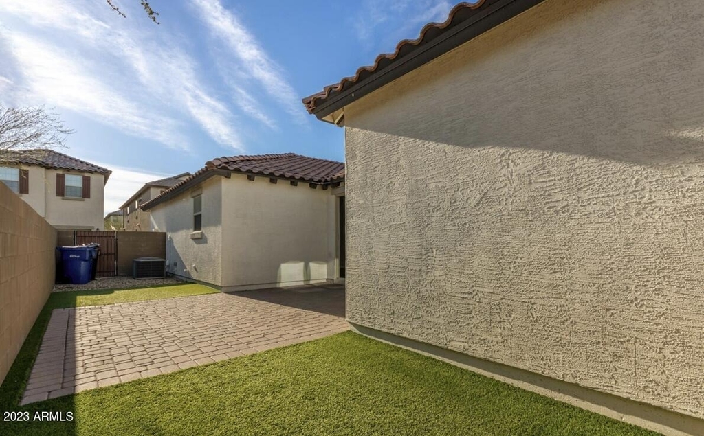 2936 N Augustine -- - Photo 17