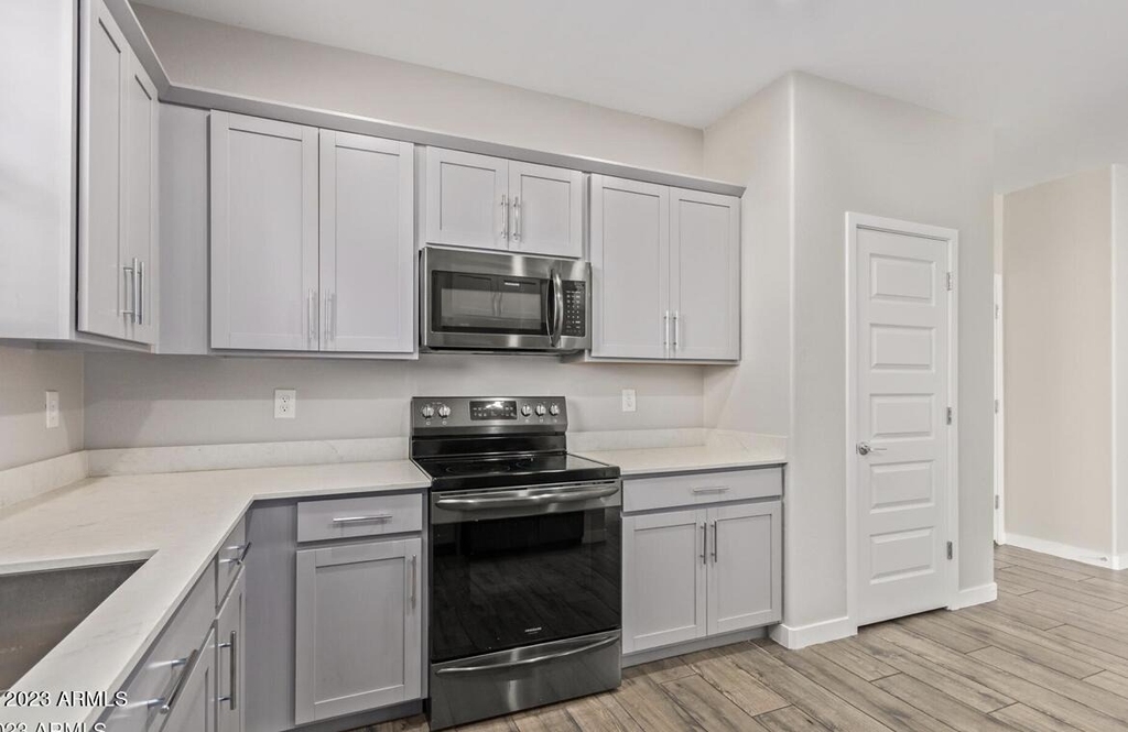 2936 N Augustine -- - Photo 4