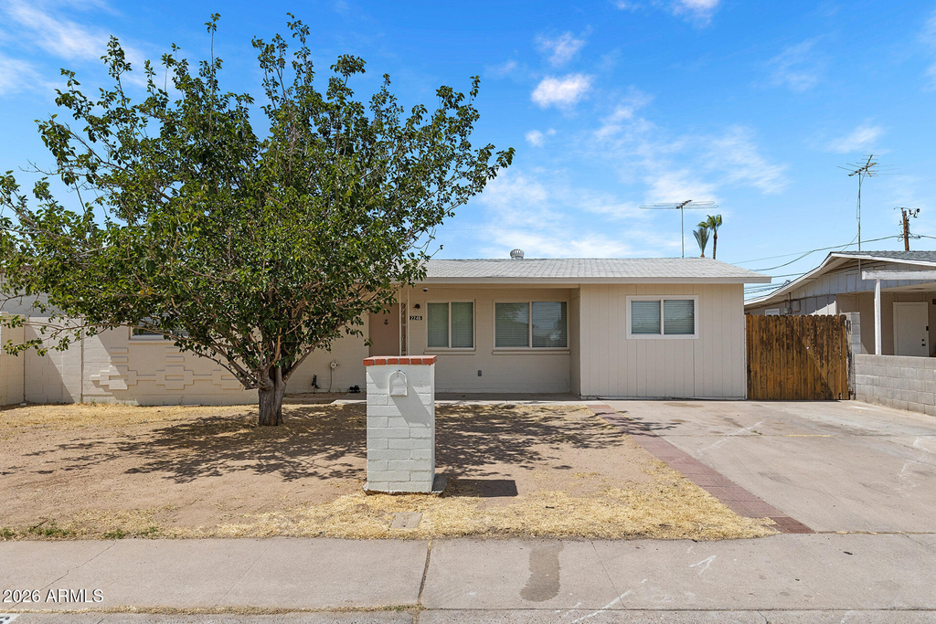 2246 W Sierra Street - Photo 0