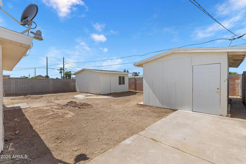 2246 W Sierra Street - Photo 40