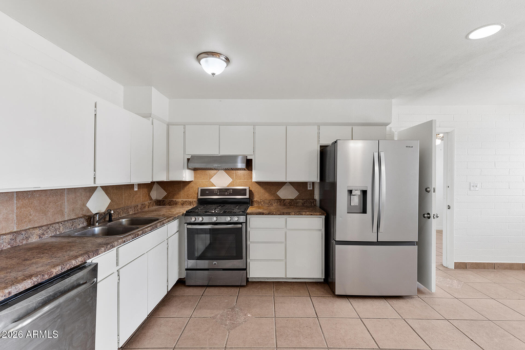 2246 W Sierra Street - Photo 1