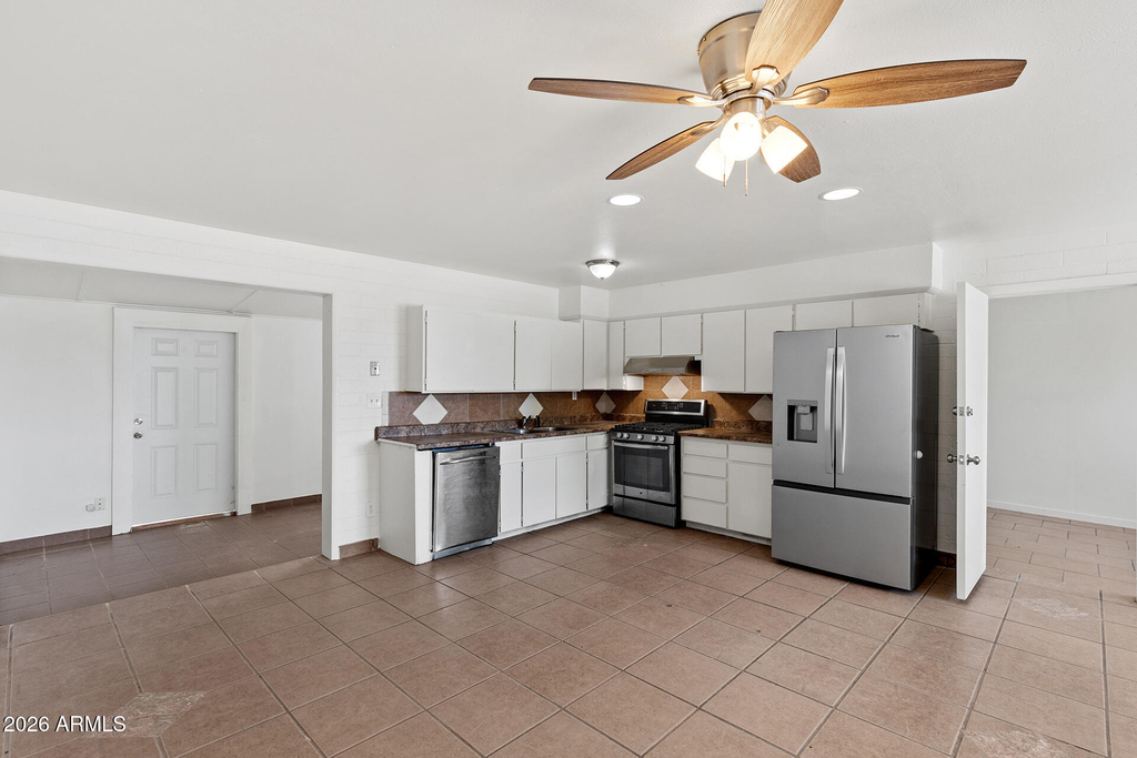 2246 W Sierra Street - Photo 18