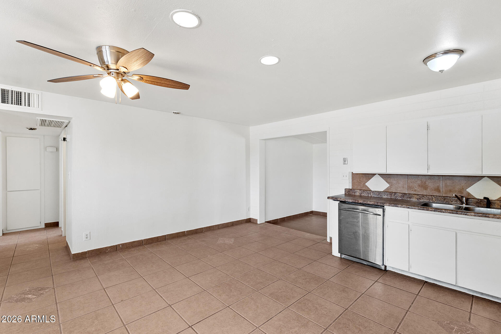 2246 W Sierra Street - Photo 14