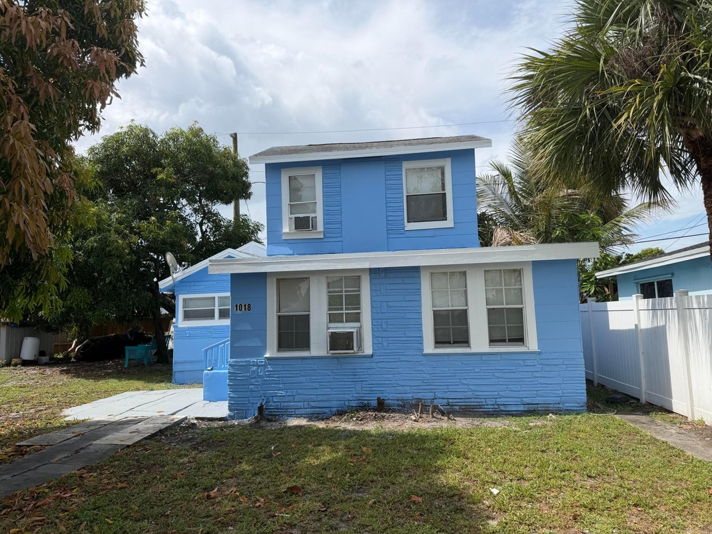 1018 Adams Street - Photo 0
