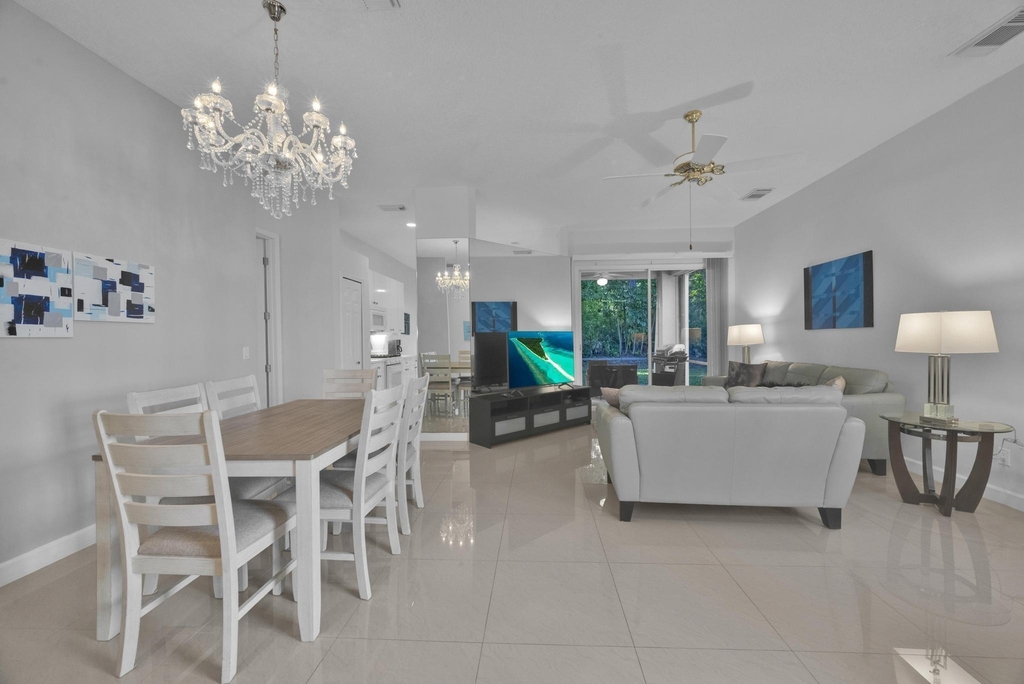 615 Sw St Thomas Cove - Photo 5