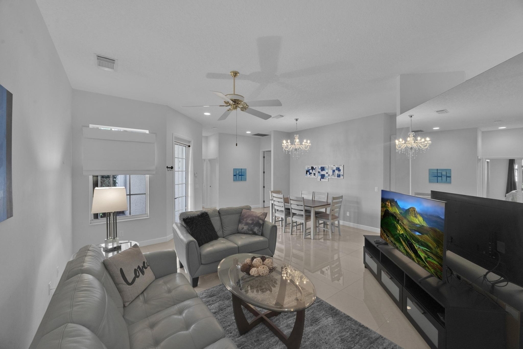 615 Sw St Thomas Cove - Photo 2