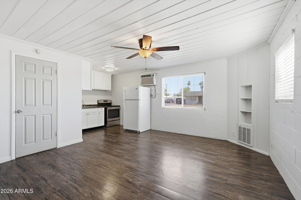 623 S Country Club Drive - Photo 3
