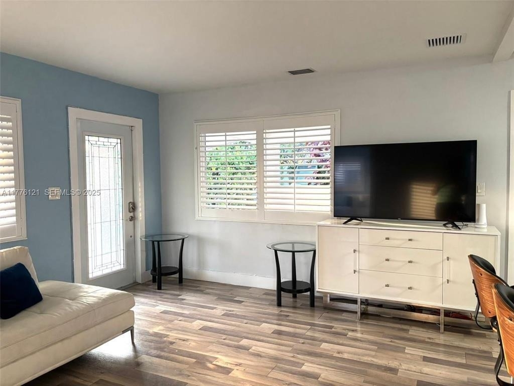 4580 Ne 3rd Avenue - Photo 4