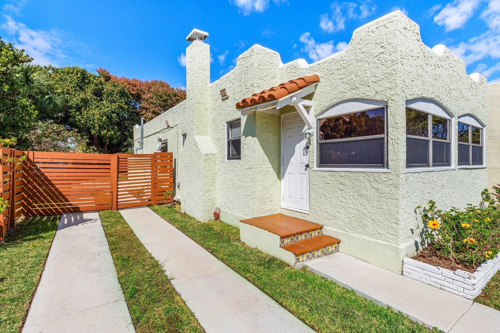 921 S M Street - Photo 0