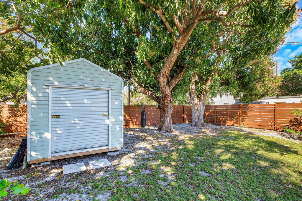 921 S M Street - Photo 33