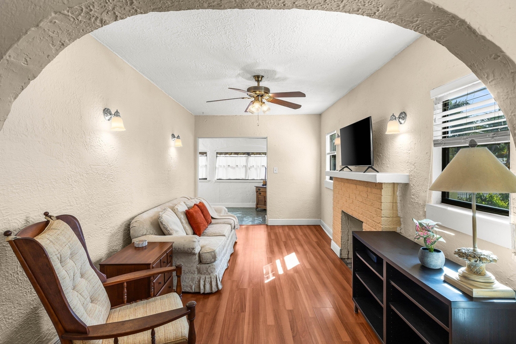 921 S M Street - Photo 5