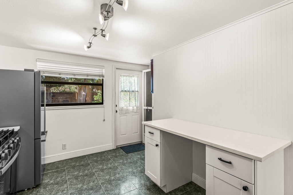 921 S M Street - Photo 12