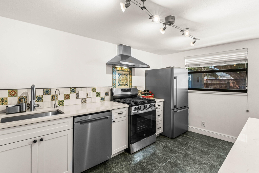 921 S M Street - Photo 13