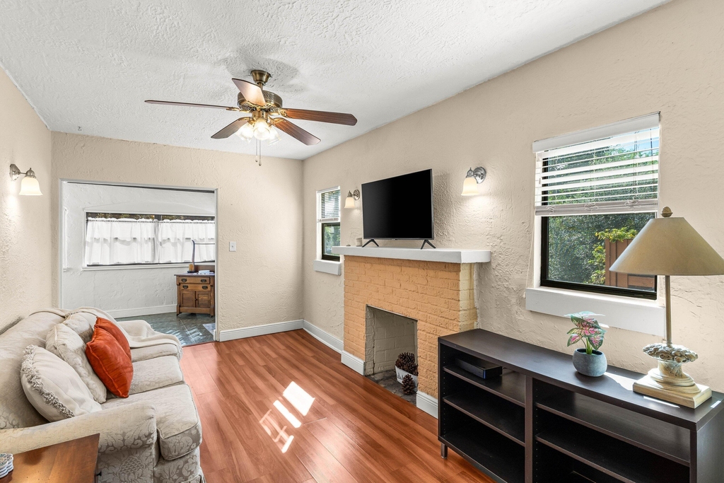 921 S M Street - Photo 2