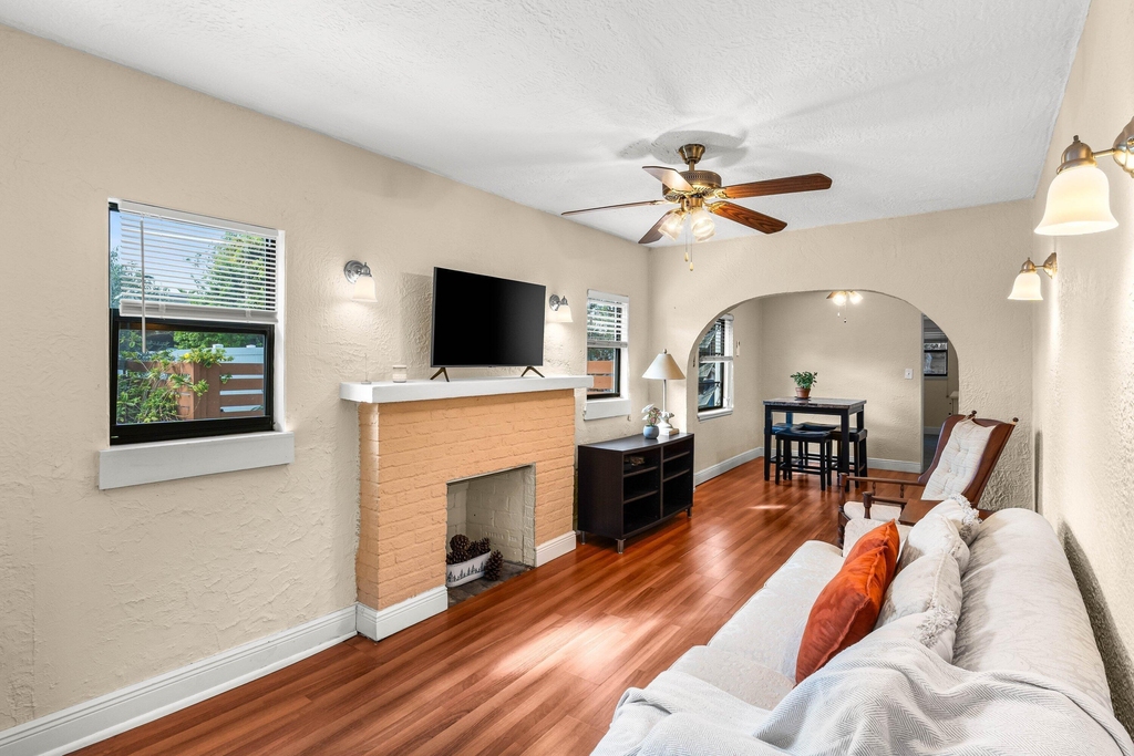 921 S M Street - Photo 1