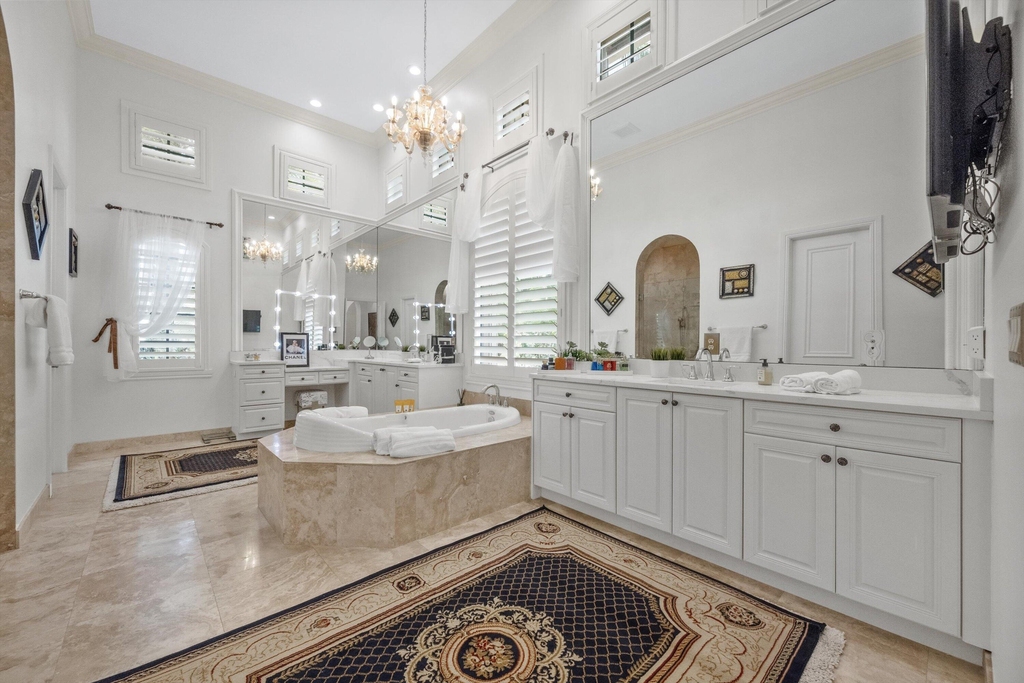 10771 Versailles Boulevard - Photo 19