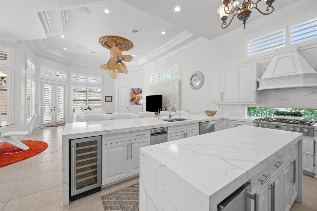 10771 Versailles Boulevard - Photo 8