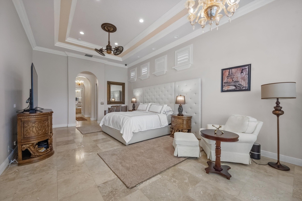 10771 Versailles Boulevard - Photo 18