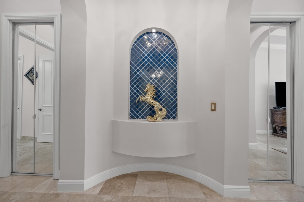 10771 Versailles Boulevard - Photo 16