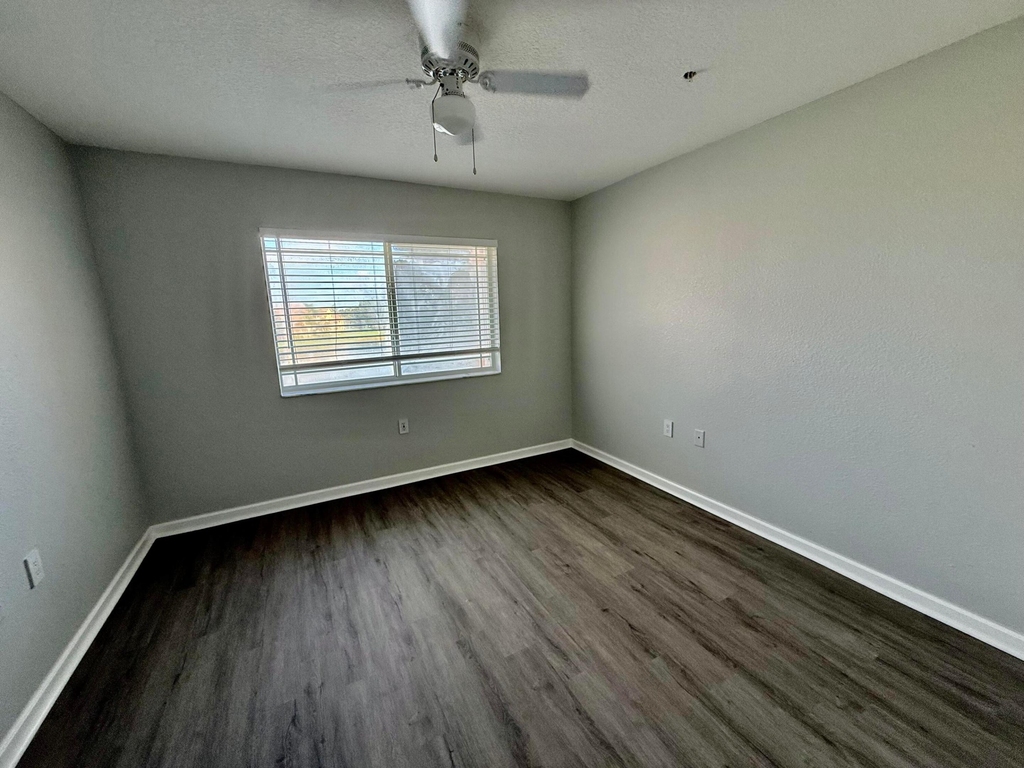 271 Sw Palm Drive - Photo 19