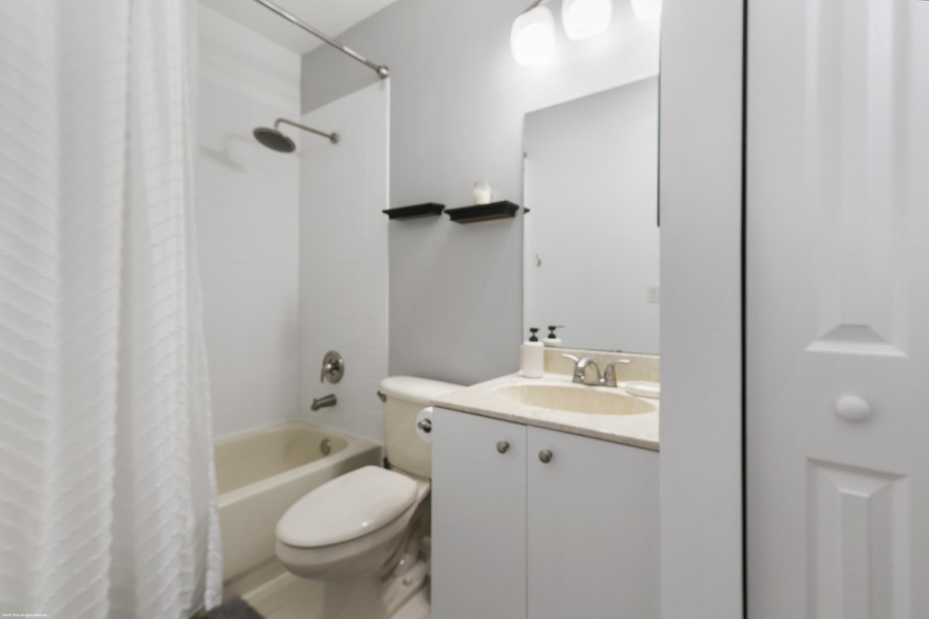 1543 Westchester Avenue - Photo 10