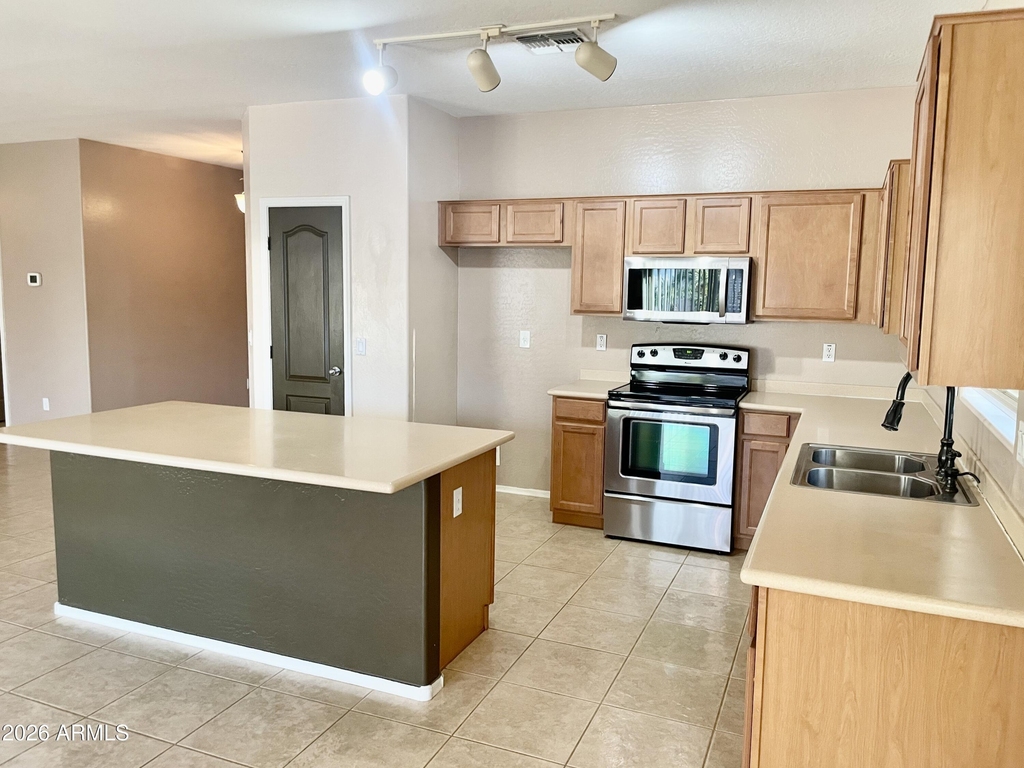 17456 W Ashley Drive - Photo 5