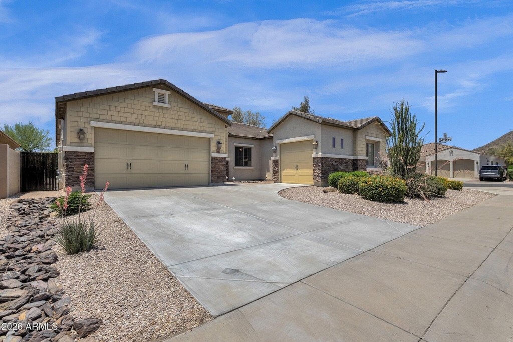 2403 E Robb Lane - Photo 0