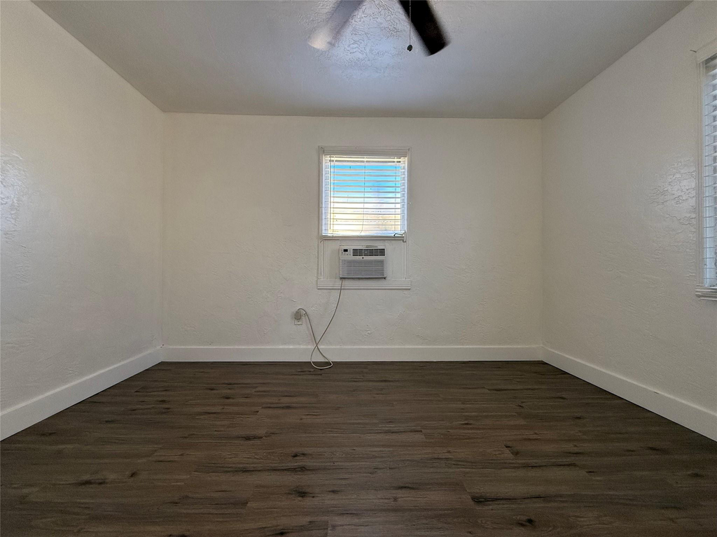 1739 Moffett Street - Photo 8
